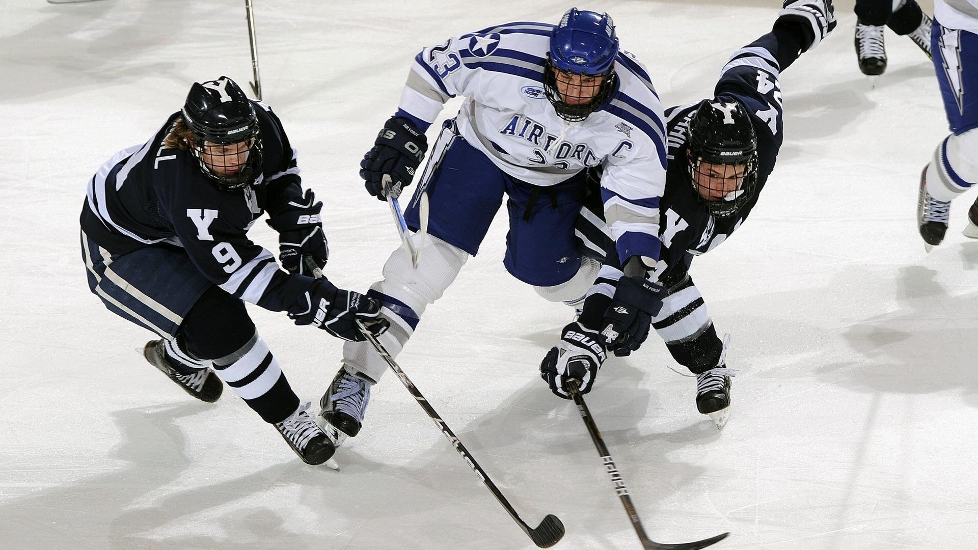 丹麦击溃墨西哥,奥斯梅恩在F1赛道接管比赛,当北欧战吼响彻速度殿堂