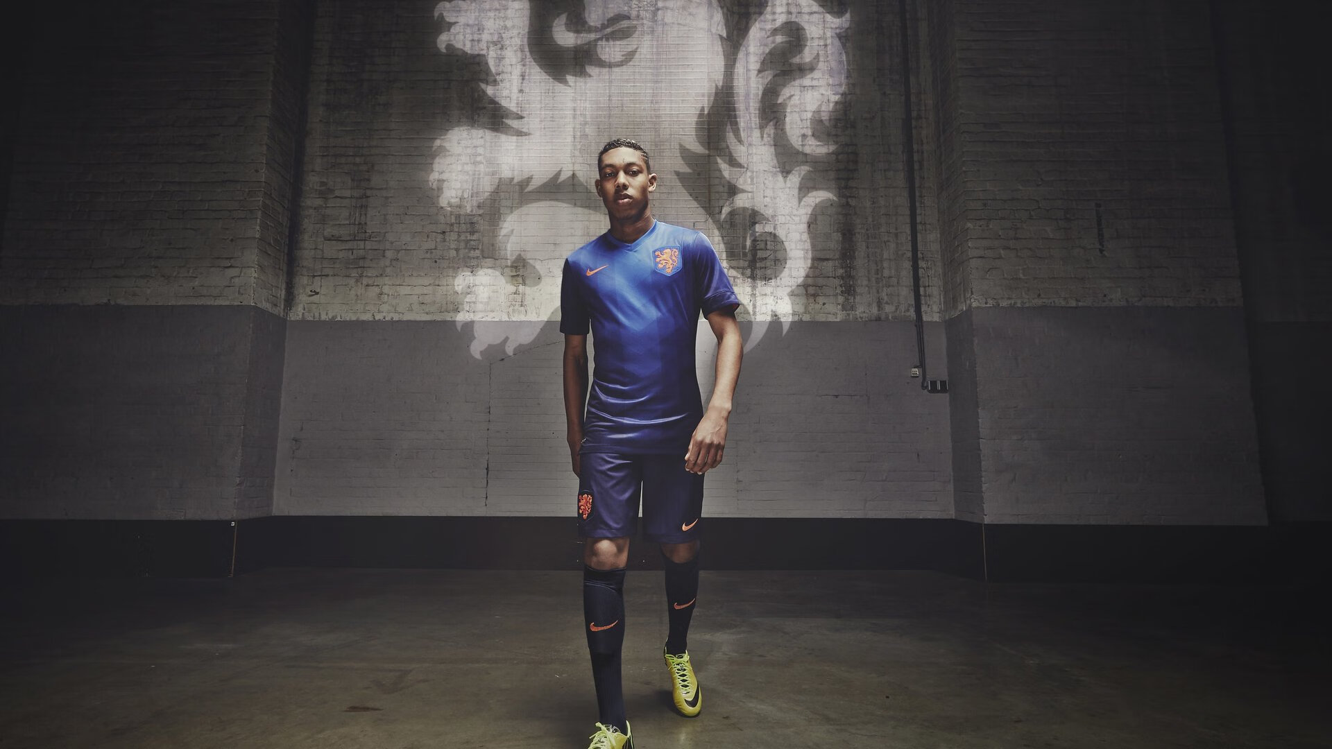 爱游戏在线-意甲焦点战之夜，伦纳德全场最佳无争议